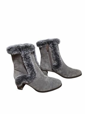 Blondo Waterproof Grey fur/suede Boots size 6